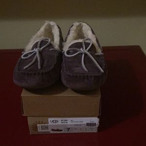 Ugg Australia Dakota Size 7 Port Color